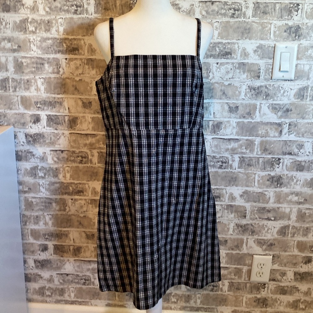 Hollister Black and White Plaid Midi Dress - Picture 3 of 14